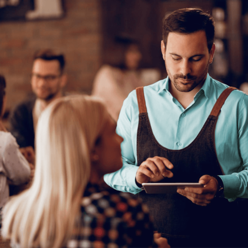 Como a tecnologia em bares e restaurantes pode melhorar o atendimento