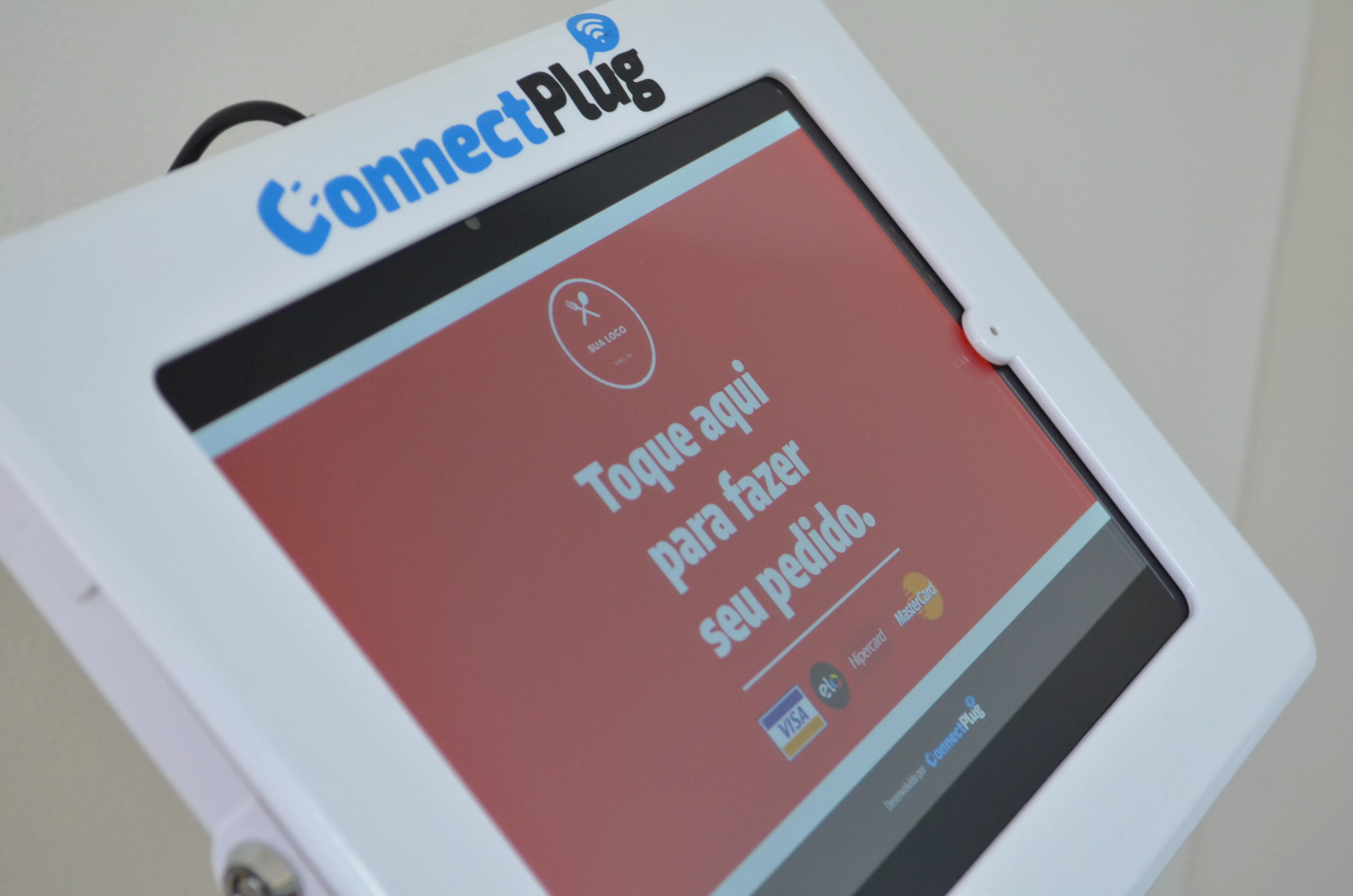 Totem de autoatendimento ConnectPlug: saiba tudo sobre esta solução